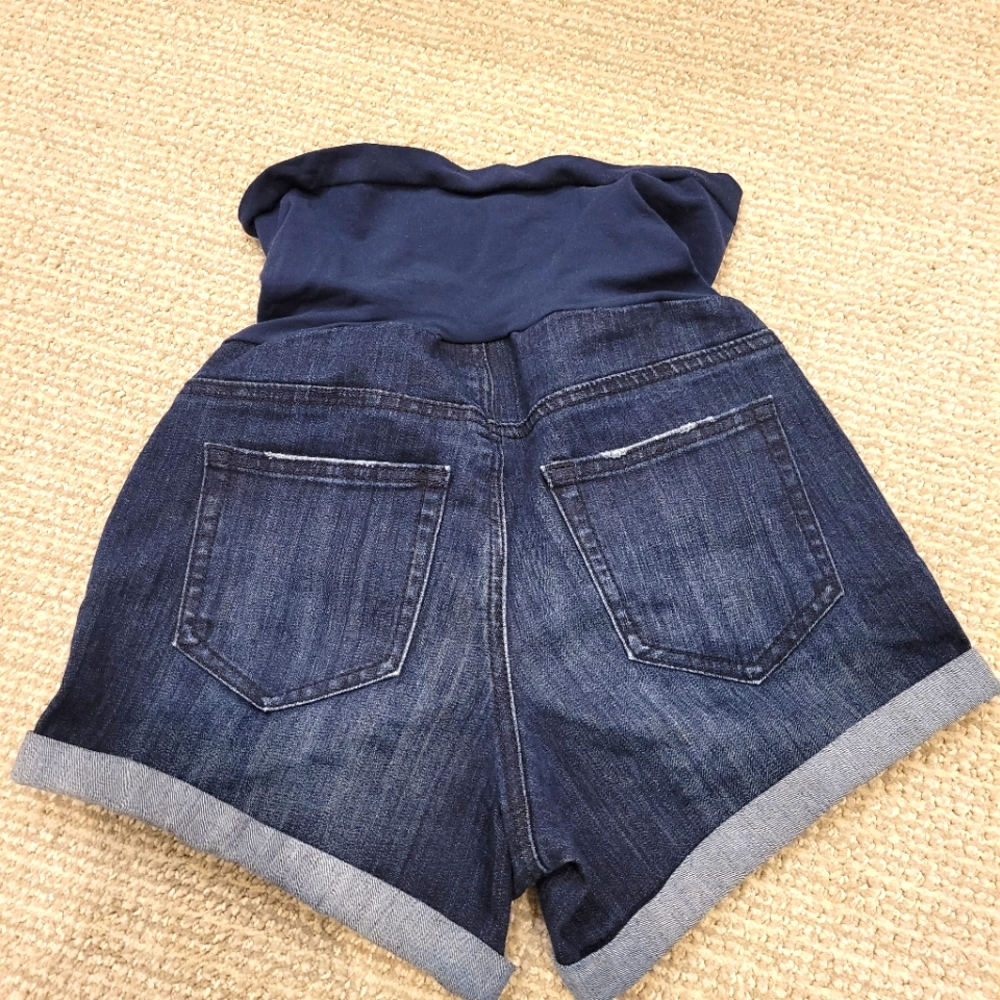 Luxe Essentials Denim maternity jean shorts!